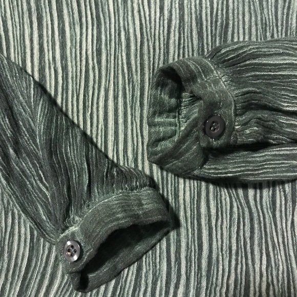 Buckle Honey Belle crinkle henley top, mesh inserts NWOT - Picture 6 of 8